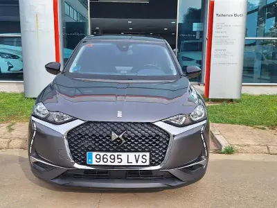 Usado DS Automobiles DS3 Crossback Chic 110 CV (80 kW) 2021 Gris / plata SUV