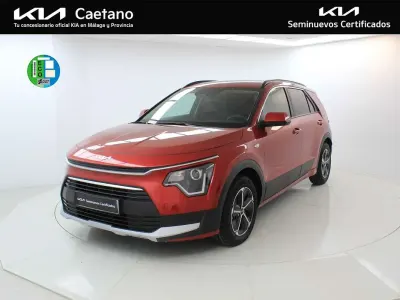 Usado Kia Niro 141 CV (103 kW) 2022 Rojo SUV