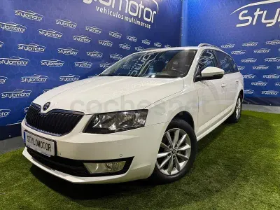 Usado Skoda Octavia Style 116 CV (85 kW) 2017 Blanco Familiar
