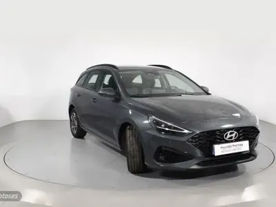 Usado Hyundai i30 120 CV (88 kW) 2025 Verde Berlina