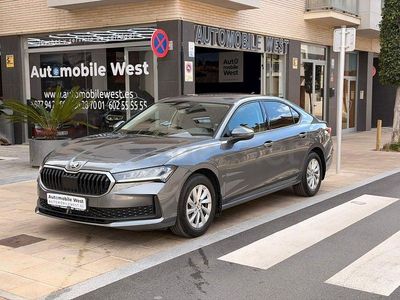 Usado Skoda Superb Style 150 CV (110 kW) 2024 Gris / plata Berlina