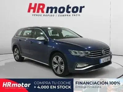Usado VW Passat 200 CV (147 kW) 2023 Azul Familiar