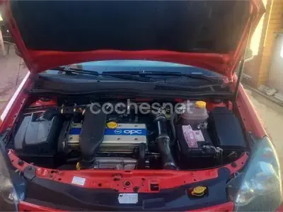 Usado Opel Astra GTC Cosmo 170 CV (125 kW) 2005 Rojo Berlina