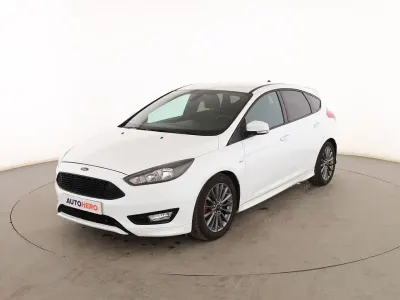 Usado Ford Focus ST-Line 125 CV (91 kW) 2017 Blanco Berlina