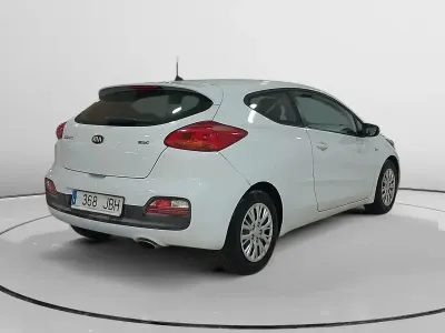 Käytetty Kia Ceed 110 HP (80 kW) 2014 Valkoinen Viistoperä