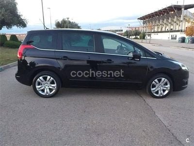 Usado Peugeot 5008 Active 115 CV (84 kW) 2014 Negro Monovolumen