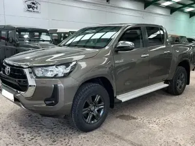 Käytetty Toyota HiLux Plus 151 HP (111 kW) 2023 Vihreä Nouto