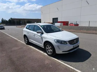 Usado Volvo XC60 R-Design Momentum 136 CV (100 kW) 2013 Blanco SUV