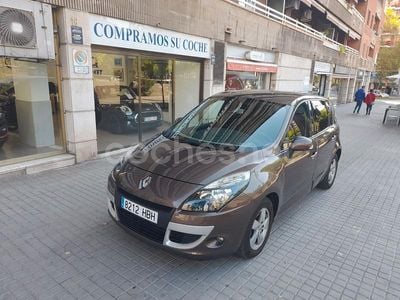 Marrón Usado 2011 Renault Scénic III Dynamique Monovolumen | 5990 € (Precio justo)