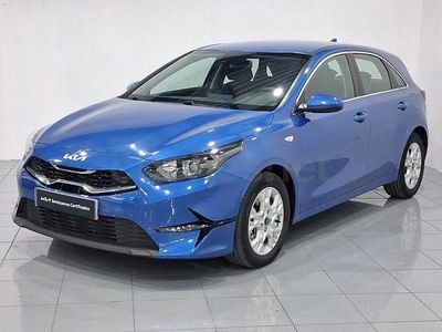 Käytetty Kia Ceed 100 HP (73 kW) 2022 Sininen Viistoperä