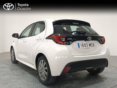 Usado Toyota Yaris Hybrid Active 116 CV (85 kW) 2023 Blanco Berlina
