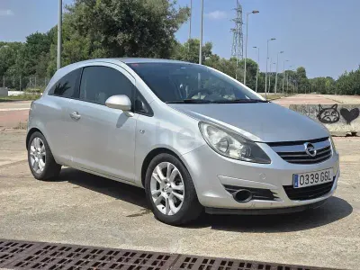 Usado Opel Corsa Enjoy 90 CV (66 kW) 2008 Gris / plata Utilitario