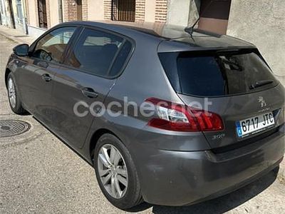 Usado Peugeot 308 Active 130 CV (95 kW) 2016 Gris / plata Berlina