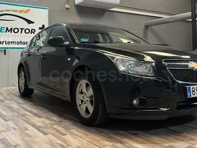 Usado Chevrolet Cruze LT 124 CV (91 kW) 2011 Negro Berlina
