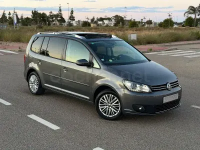 Usado VW Touran Sport 140 CV (102 kW) 2014 Gris / plata Monovolumen