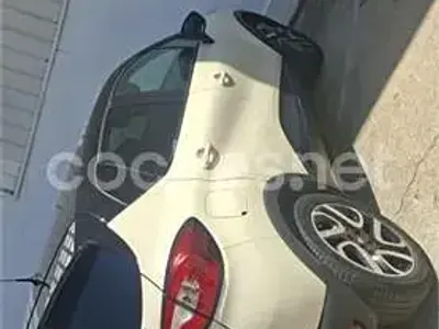 Usado Renault Captur Intens 90 CV (66 kW) 2014 Beige SUV
