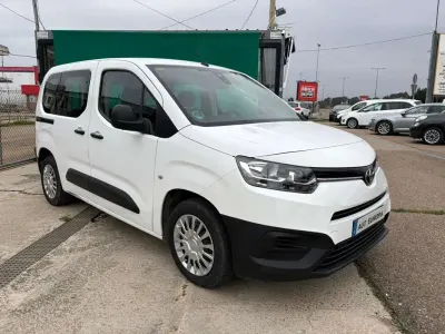 Usado Toyota Proace City City 102 CV (75 kW) 2020 Blanco Monovolumen
