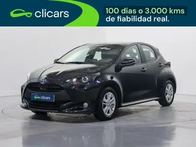 Usado Toyota Yaris Hybrid Business Edition 116 CV (85 kW) 2023 Negro Berlina