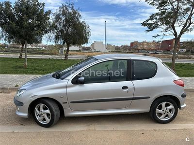 Usado Peugeot 206 90 CV (66 kW) 2003 Gris / plata Berlina