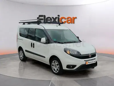 Usado Fiat Doblò Easy 95 CV (69 kW) 2020 Blanco Monovolumen