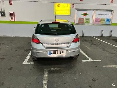 Usado Opel Astra Cosmo 125 CV (91 kW) 2007 Gris / plata Berlina