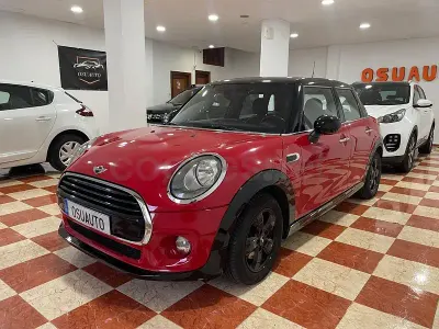 Usado Mini Cooper D 116 CV (85 kW) 2017 Rojo Utilitario