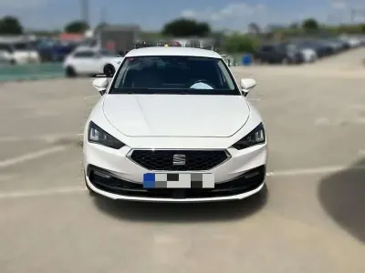 Usado Seat Leon Style 116 CV (85 kW) 2021 Blanco Familiar