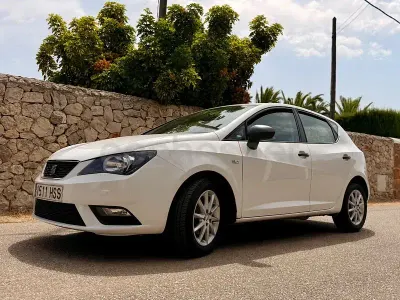 Usado Seat Ibiza Reference 70 CV (51 kW) 2013 Blanco Berlina