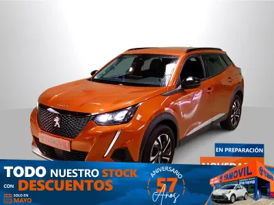 Usado Peugeot 2008 Allure 110 CV (80 kW) 2022 Naranja SUV