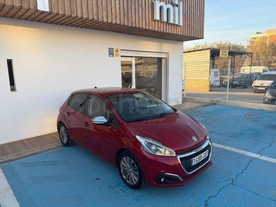 Usado Peugeot 208 Allure 110 CV (80 kW) 2015 Rojo Utilitario