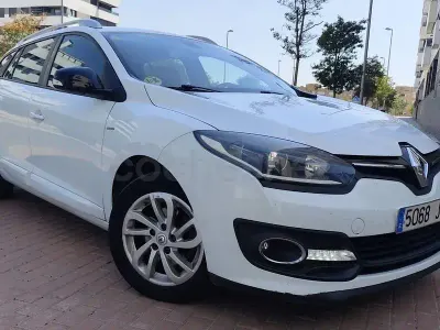 Usado Renault Mégane GrandTour Bose Edition 110 CV (80 kW) 2014 Blanco Familiar