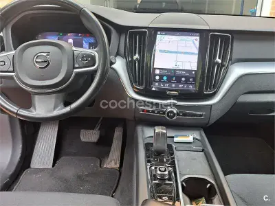 Używany Volvo XC60 Momentum 197 KM (144 kW) 2021 Czerwony SUV