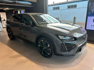 Nuevo Peugeot 408 Allure 145 CV (106 kW) 2025 Gris SUV