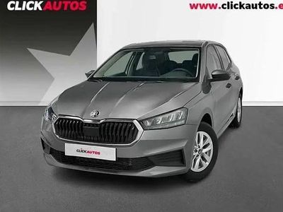 Usado Skoda Fabia Essence 95 CV (69 kW) 2025 Plata Utilitario