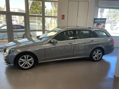 Usado Mercedes E220 Avantgarde 170 CV (125 kW) 2014 Gris / plata Familiar