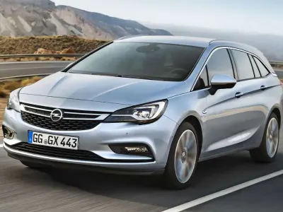 Usado Opel Astra Excellence 150 CV (110 kW) 2017 Gris Familiar