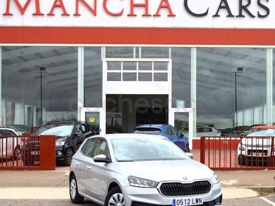 Usado Skoda Fabia Active 80 CV (58 kW) 2022 Gris / plata Utilitario