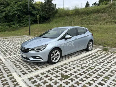 Usado Opel Astra Dynamic 110 CV (80 kW) 2016 Azul Berlina