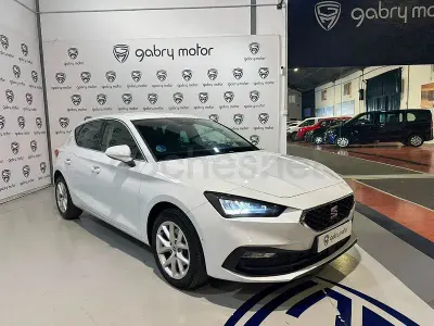 Usado Seat Leon Style 116 CV (85 kW) 2025 Blanco Berlina