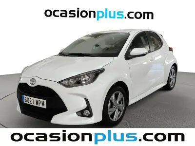 Używany Toyota Yaris Hybrid Active 116 KM (85 kW) 2024 Biały Sedan/Limuzyna