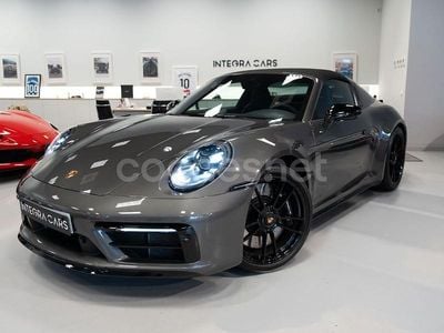 Gris / plata Usado 2024 Porsche 911 Coupe | 197.992 €