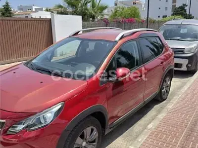 Usado Peugeot 2008 Signature Sky 110 CV (80 kW) 2019 Rojo SUV