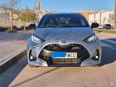 Gris / plata Usado 2022 Toyota Yaris Hybrid Plus Berlina | 20.900 € (Precio justo)
