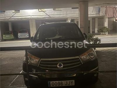Usado Ssangyong (KGM) Rodius Limited 155 CV (114 kW) 2015 Negro Monovolumen