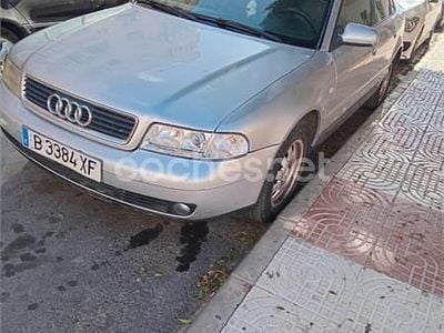 Gris / plata Usado 2000 Audi A4 Berlina | 1000 €