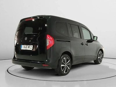 Käytetty Mercedes T180 116 HP (85 kW) 2023 Musta Tila-auto