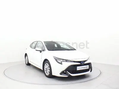 Usado Toyota Corolla Active 140 CV (102 kW) 2025 Blanco Berlina