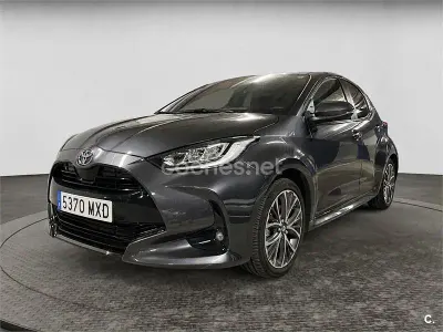 Usado Toyota Yaris Hybrid Style 116 CV (85 kW) 2024 Gris / plata Berlina