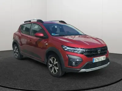 Usado Dacia Sandero Comfort 101 CV (74 kW) 2022 Rojo Berlina