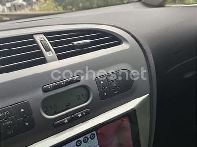 Usado Seat Leon Stylance 140 CV (102 kW) 2006 Negro Utilitario